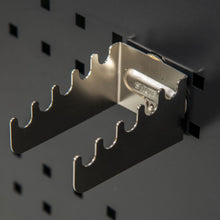画像をギャラリービューアに読み込む, パンチングボードアクセサリー スパナ・レンチホルダー5本タイプ HK-4210 | SHUTER シューター 金具 有孔ボード ハンガーボード 工具収納